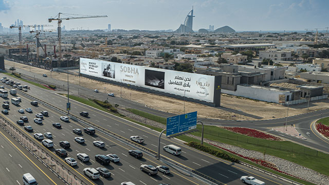 إعلانات خارجية في مواقع استراتيجية